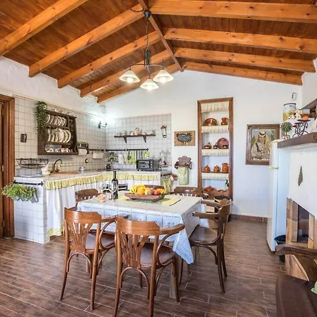 House With 2 Bedrooms In With Wonderful Mountain View Enclosed Garden And Wifi Casa vacanze Tamaimo