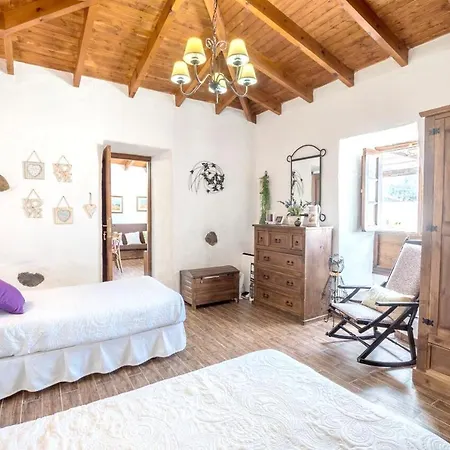 House With 2 Bedrooms In With Wonderful Mountain View Enclosed Garden And Wifi * Tamaimo