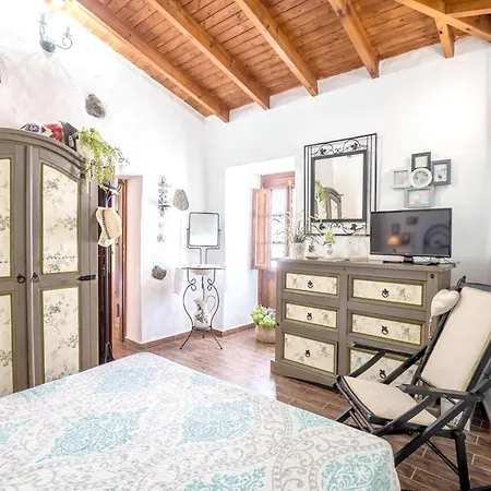House With 2 Bedrooms In With Wonderful Mountain View Enclosed Garden And Wifi