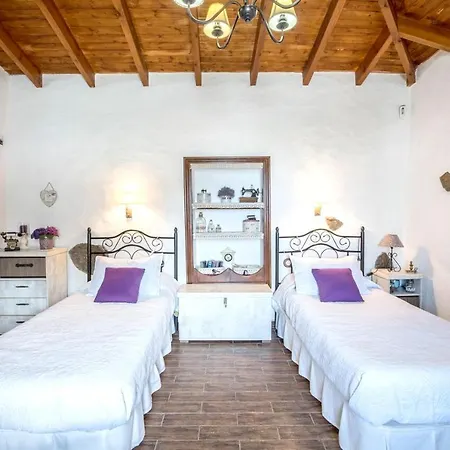 House With 2 Bedrooms In With Wonderful Mountain View Enclosed Garden And Wifi Casa vacanze Tamaimo