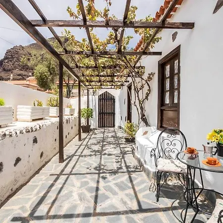 House With 2 Bedrooms In With Wonderful Mountain View Enclosed Garden And Wifi