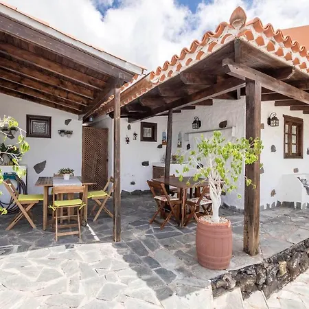 House With 2 Bedrooms In With Wonderful Mountain View Enclosed Garden And Wifi