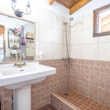 House With 2 Bedrooms In With Wonderful Mountain View Enclosed Garden And Wifi Casa vacanze
