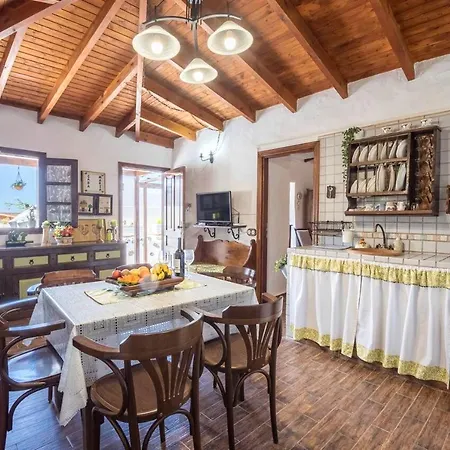 House With 2 Bedrooms In With Wonderful Mountain View Enclosed Garden And Wifi Casa vacanze *