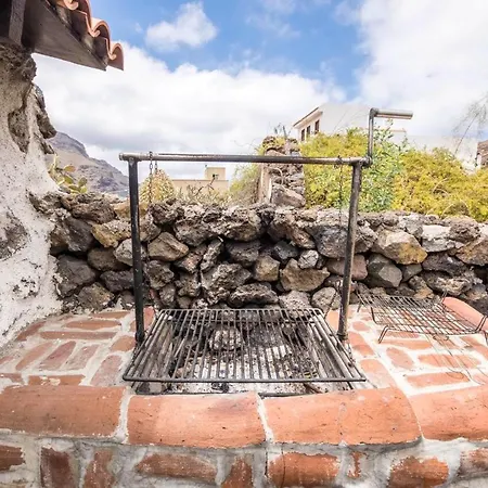 House With 2 Bedrooms In With Wonderful Mountain View Enclosed Garden And Wifi * Tamaimo
