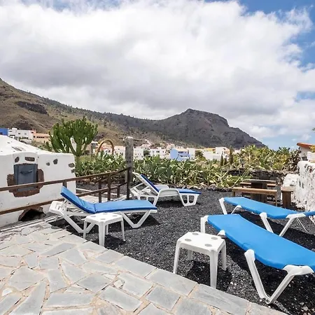 House With 2 Bedrooms In With Wonderful Mountain View Enclosed Garden And Wifi